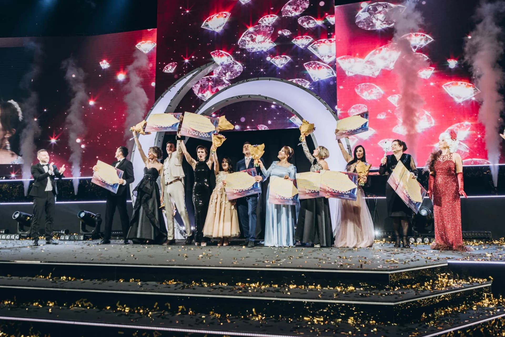 Сценический момент во время вечерней программы