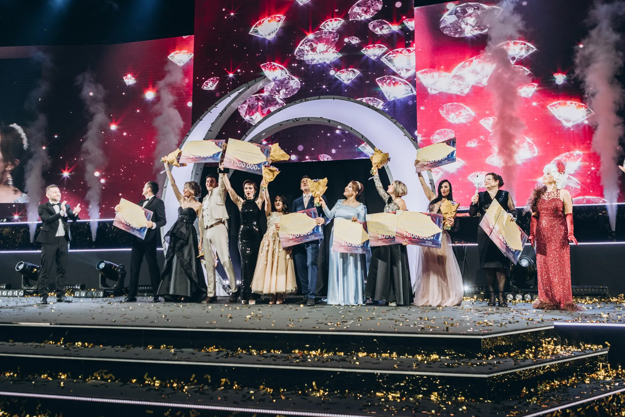 Сценический момент во время вечерней программы